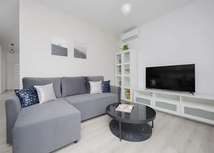 Family Apartment Cybernetyki With Ac And Parking By Noclegi Renters